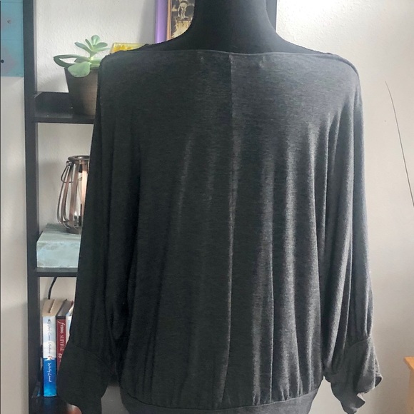 STUDIO M - L GREY TOP - Picture 3 of 6